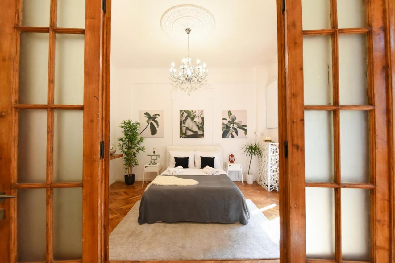 Love.Travel.Explore ♥️Apt W/ Balcony In Old Town Appartement Boekarest Buitenkant foto