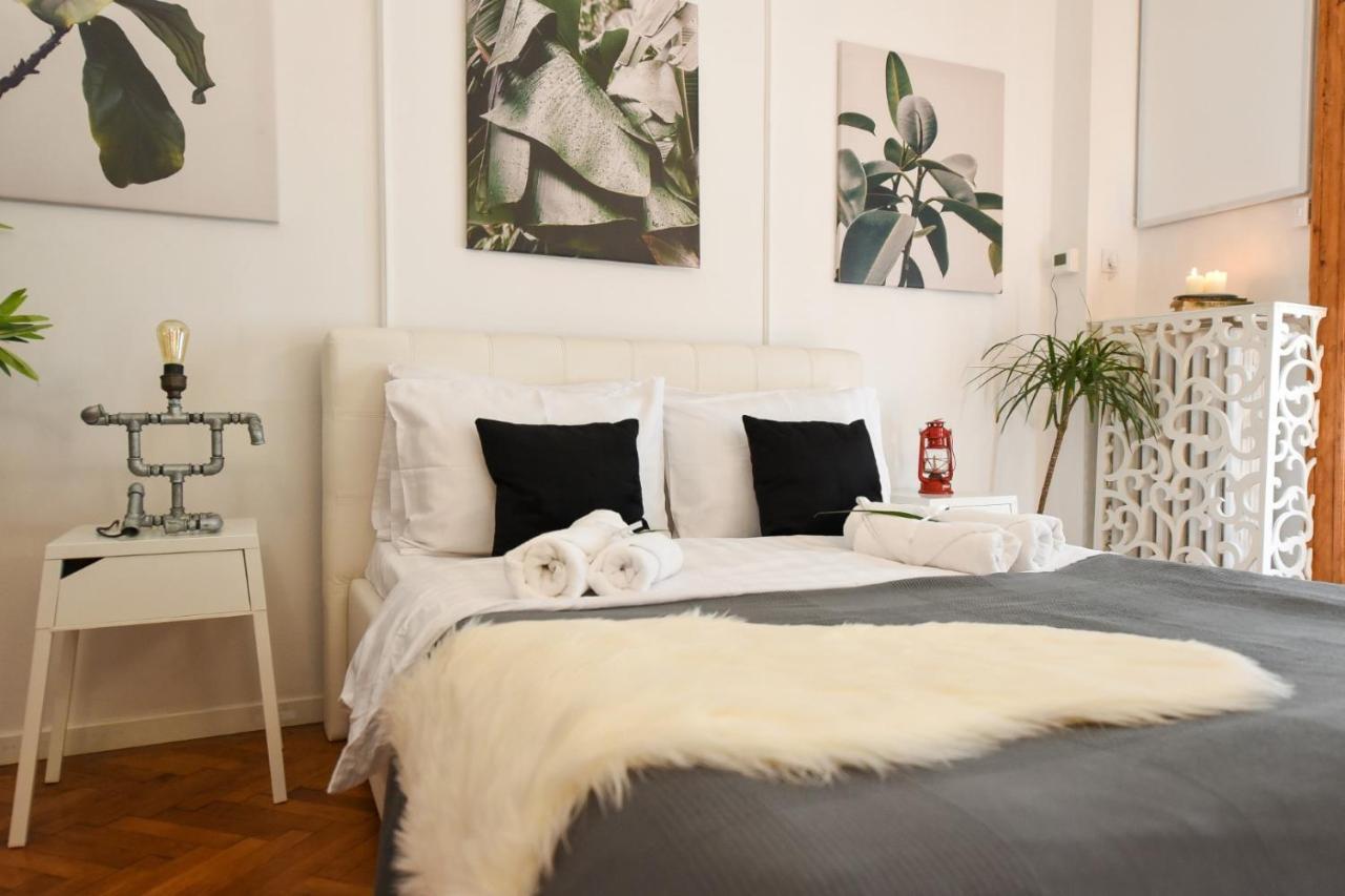 Love.Travel.Explore ♥️Apt W/ Balcony In Old Town Appartement Boekarest Buitenkant foto